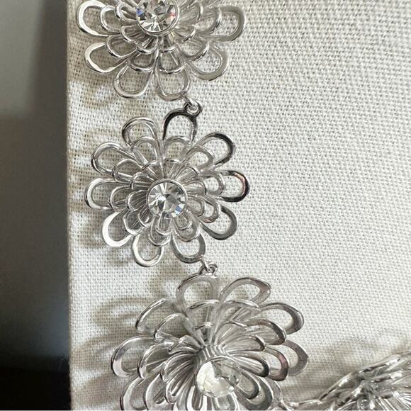Kate Spade Silver Necklace Oops A Daisy Flower Rhinestone Statement Jewelry - Picture 3 of 10